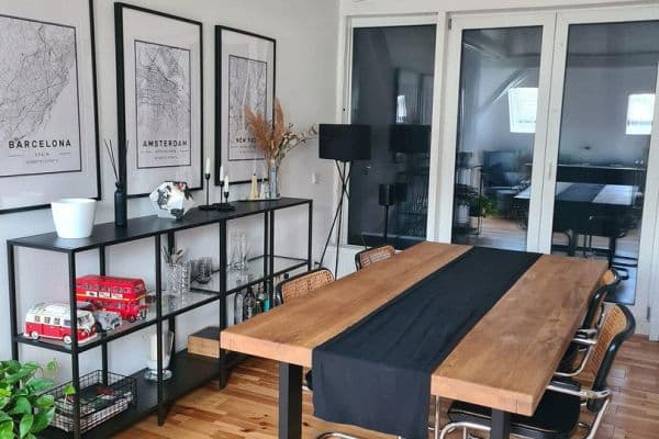 Prenájom bytu 4-izbový 95 m², Schirmerstr. 11, Düsseldorf Prenájom bytu 4-izbový 95 m², Schirmerstr. 11, Düsseldorf