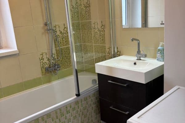 Prenájom bytu 3-izbový 77 m², Černokostelecká, Praha Prenájom bytu 3-izbový 77 m², Černokostelecká, Praha