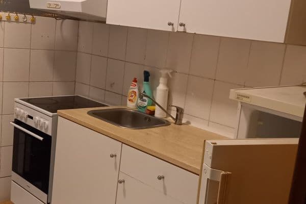 Prenájom bytu 1-izbový 36 m², Plzeňská, Praha Prenájom bytu 1-izbový 36 m², Plzeňská, Praha