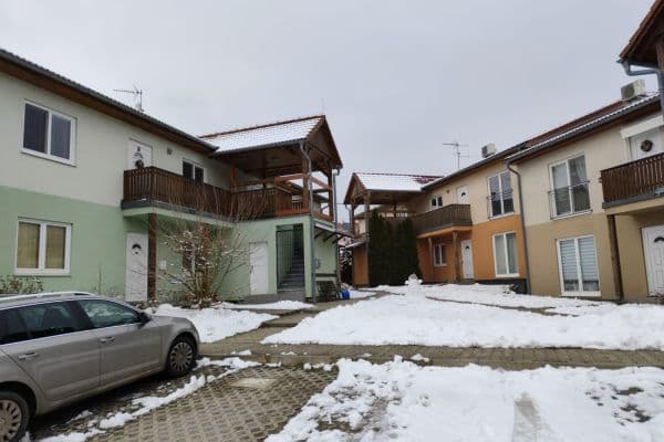 Prenájom bytu 2-izbový 58 m², Na Ladech, Květnice Prenájom bytu 2-izbový 58 m², Na Ladech, Květnice