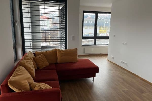 Prenájom bytu 1-izbový 38 m², Závišova, Praha Prenájom bytu 1-izbový 38 m², Závišova, Praha