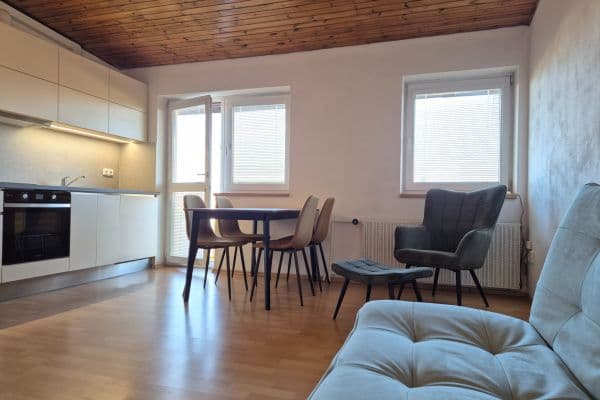 Prenájom bytu 3-izbový 82 m², Hněvkovského, Brno Prenájom bytu 3-izbový 82 m², Hněvkovského, Brno