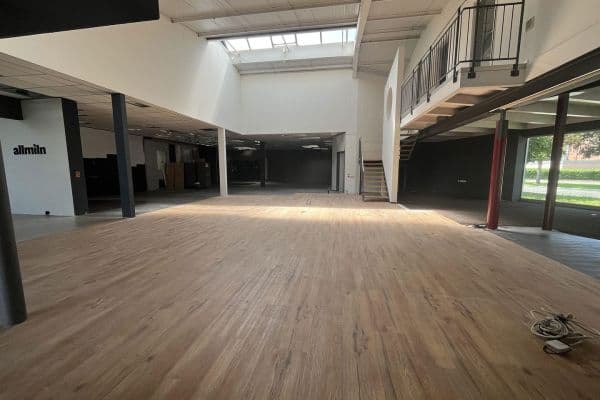 Prenájom nebytového priestoru 380 m², Georg-Fischer-Straße 32, Singen (Hohentwiel), Bádensko-Wurttembersko Prenájom nebytového priestoru 380 m², Georg-Fischer-Straße 32, Singen (Hohentwiel), Bádensko-Wurttembersko