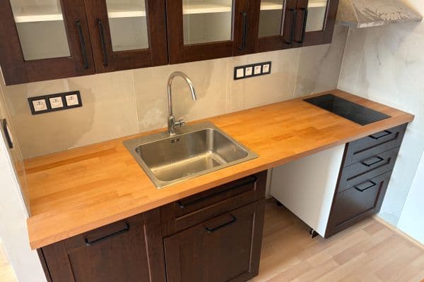 Prenájom bytu 2-izbový 35 m², Laudova, Praha Prenájom bytu 2-izbový 35 m², Laudova, Praha