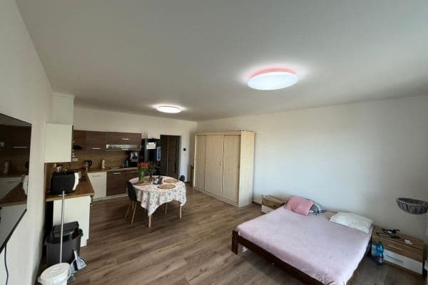 Prenájom bytu 1-izbový 45 m², Okružní, Jihlava, Kraj Vysočina Prenájom bytu 1-izbový 45 m², Okružní, Jihlava, Kraj Vysočina