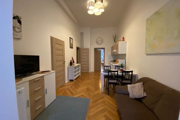 Prenájom bytu 3-izbový 87 m², Preslova, Praha Prenájom bytu 3-izbový 87 m², Preslova, Praha
