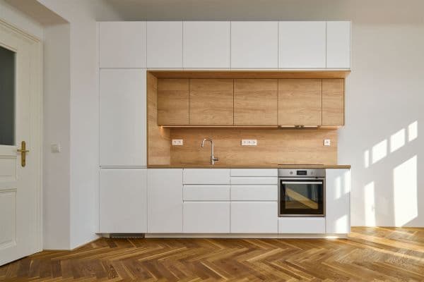 Prenájom bytu 1-izbový 30 m², 28. pluku, Praha Prenájom bytu 1-izbový 30 m², 28. pluku, Praha