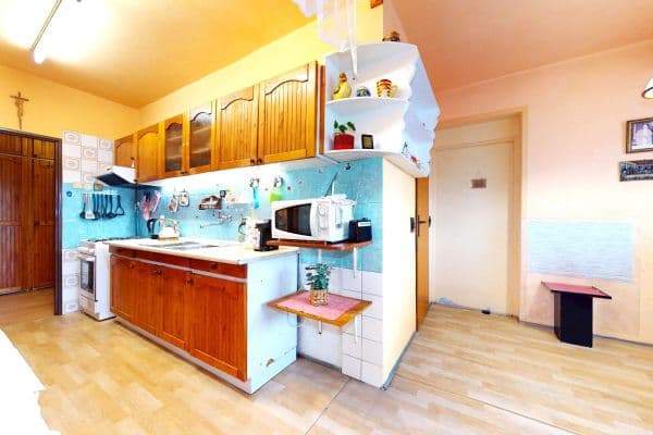 Predaj bytu 4-izbový 82 m², Školská, Považská Bystrica Predaj bytu 4-izbový 82 m², Školská, Považská Bystrica