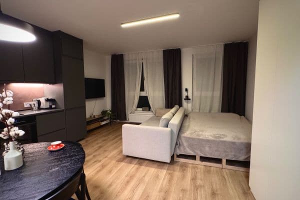 Prenájom bytu 1-izbový 34 m², Kolbenova, Praha Prenájom bytu 1-izbový 34 m², Kolbenova, Praha