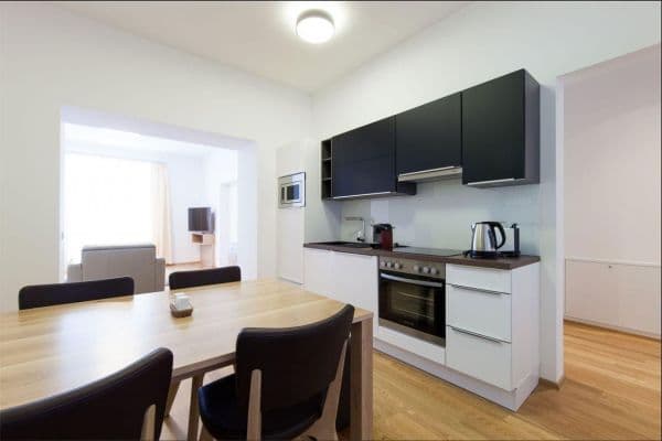 Prenájom bytu 2-izbový 70 m², Pflügerstraße, Berlin, Berlín Prenájom bytu 2-izbový 70 m², Pflügerstraße, Berlin, Berlín