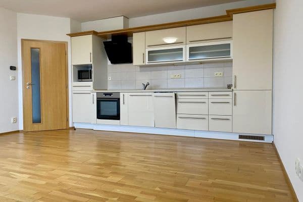 Prenájom bytu 2-izbový 58 m², Břeclavská, Praha Prenájom bytu 2-izbový 58 m², Břeclavská, Praha