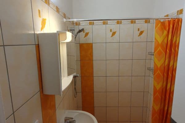 Prenájom bytu 1-izbový 45 m², Kralická, Praha Prenájom bytu 1-izbový 45 m², Kralická, Praha