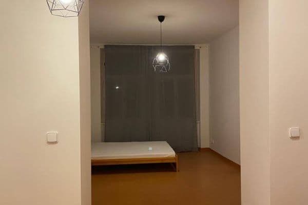 Prenájom bytu 1-izbový 37 m², Grafická, Praha Prenájom bytu 1-izbový 37 m², Grafická, Praha