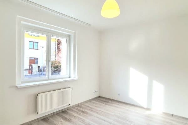 Prenájom bytu 1-izbový 39 m², Zakouřilova, Praha Prenájom bytu 1-izbový 39 m², Zakouřilova, Praha