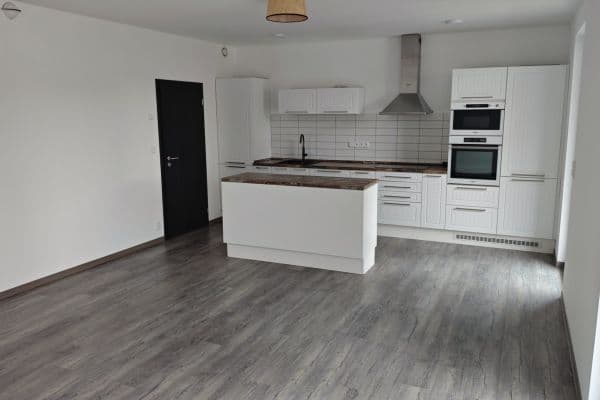 Prenájom bytu 3-izbový 86 m², Jezdecká, Dobřany Prenájom bytu 3-izbový 86 m², Jezdecká, Dobřany