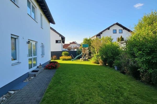 Predaj bytu 3-izbový 120 m², Zeitlarn-Laub Predaj bytu 3-izbový 120 m², Zeitlarn-Laub