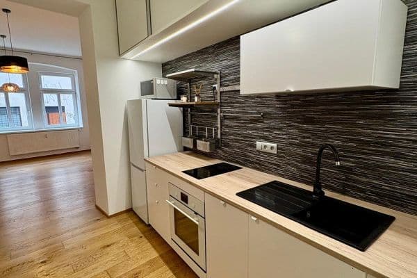 Prenájom bytu 1-izbový 39 m², Ve Vrchu, Praha Prenájom bytu 1-izbový 39 m², Ve Vrchu, Praha