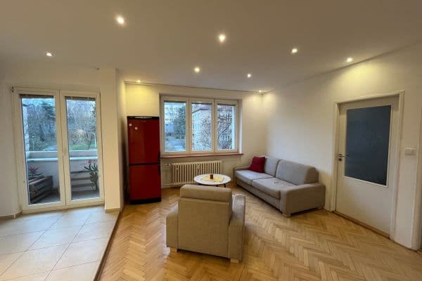 Prenájom bytu 3-izbový 63 m², Jeremenkova, Praha Prenájom bytu 3-izbový 63 m², Jeremenkova, Praha