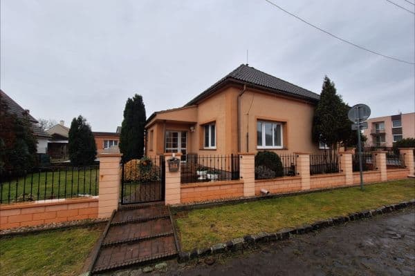 Prenájom bytu 3-izbový 90 m², Dlážděná, Dřísy Prenájom bytu 3-izbový 90 m², Dlážděná, Dřísy