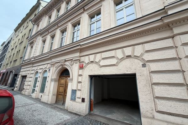 Prenájom garáže 36 m², Holečkova, Praha Prenájom garáže 36 m², Holečkova, Praha