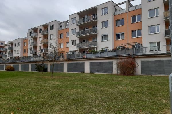 Prenájom bytu 1-izbový 44 m², Jozefa Gabčíka, Pardubice Prenájom bytu 1-izbový 44 m², Jozefa Gabčíka, Pardubice