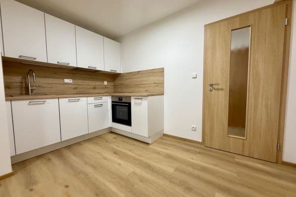 Prenájom bytu 2-izbový 63 m², Mochovská, Praha Prenájom bytu 2-izbový 63 m², Mochovská, Praha