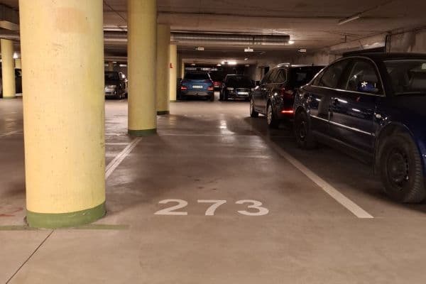 Prenájom garáže 13 m², Pelušková, Praha Prenájom garáže 13 m², Pelušková, Praha