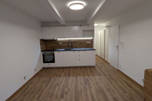 Prenájom bytu 1-izbový 25 m², Pivovarnická, Praha Prenájom bytu 1-izbový 25 m², Pivovarnická, Praha