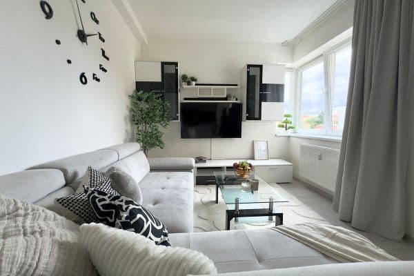 Prenájom bytu 70 m², Dvacátého Osmého Pluku, Praha, Praha Prenájom bytu 70 m², Dvacátého Osmého Pluku, Praha, Praha