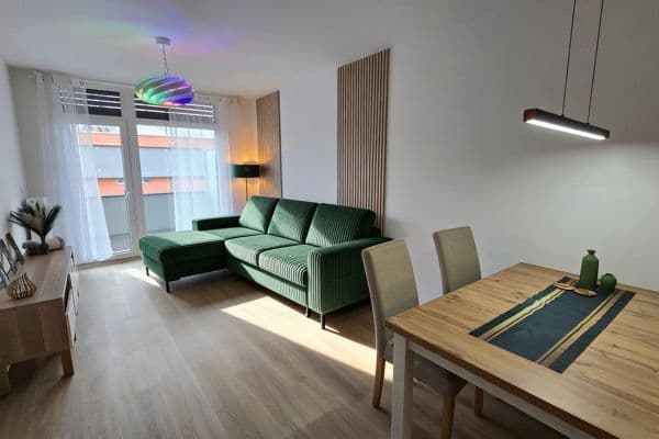 Prenájom bytu 2-izbový 56 m², Americká, Kladno Prenájom bytu 2-izbový 56 m², Americká, Kladno