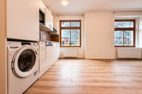 Prenájom bytu 1-izbový 28 m², Jenečská, Praha Prenájom bytu 1-izbový 28 m², Jenečská, Praha