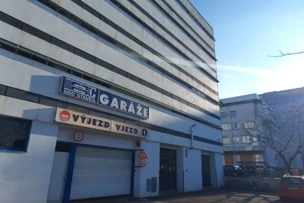 Prenájom garáže 18 m², Holušická, Praha Prenájom garáže 18 m², Holušická, Praha