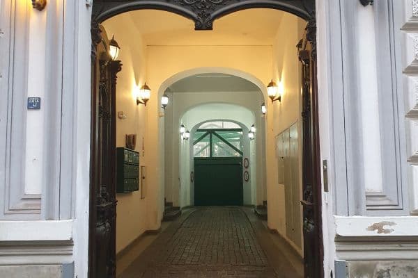 Prenájom garáže 15 m², Varšavská, Praha Prenájom garáže 15 m², Varšavská, Praha