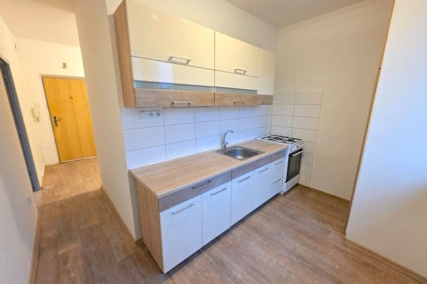 Prenájom bytu 2-izbový 56 m², Jaroslava Vrchlického, Most Prenájom bytu 2-izbový 56 m², Jaroslava Vrchlického, Most