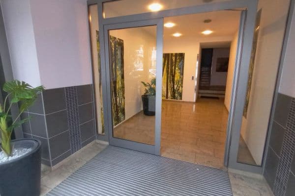 Prenájom bytu 4-izbový 185 m², Harleßstr. 1a, Düsseldorf, Severné Porýnie - Westfálsko Prenájom bytu 4-izbový 185 m², Harleßstr. 1a, Düsseldorf, Severné Porýnie - Westfálsko