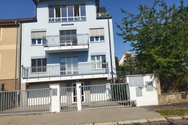 Prenájom bytu 4-izbový 100 m², Mistrovská, Praha Prenájom bytu 4-izbový 100 m², Mistrovská, Praha