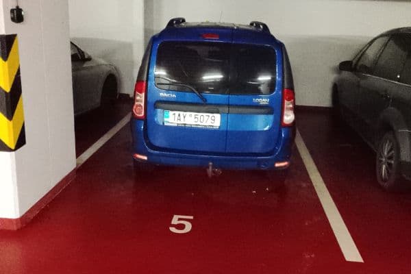 Prenájom garáže 15 m², Pelušková, Praha Prenájom garáže 15 m², Pelušková, Praha