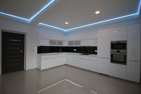 Prenájom bytu 4-izbový 107 m², Plzeňská, Praha Prenájom bytu 4-izbový 107 m², Plzeňská, Praha