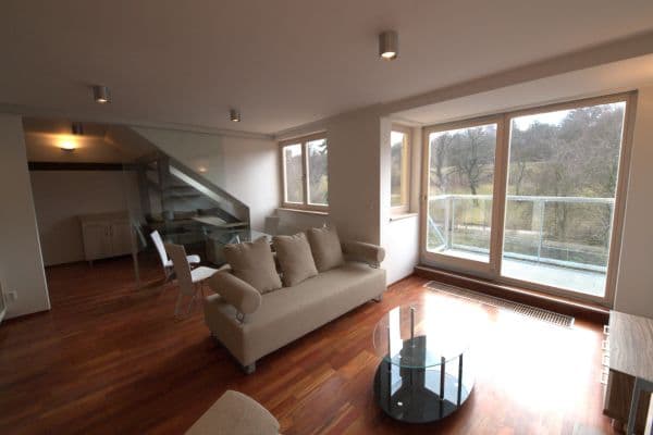 Prenájom bytu 4-izbový 77 m², Nad Závěrkou, Praha Prenájom bytu 4-izbový 77 m², Nad Závěrkou, Praha