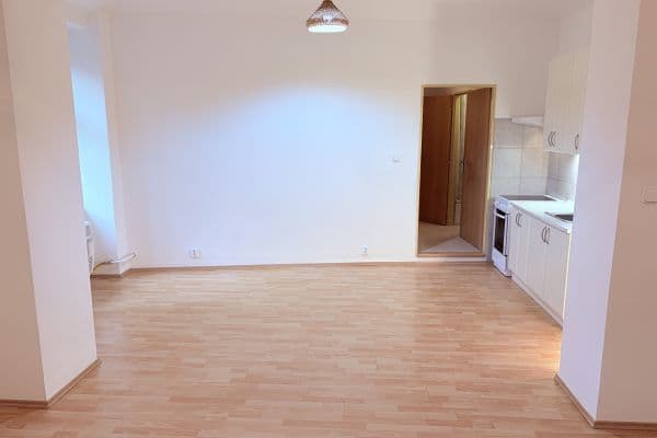 Predaj bytu 1-izbový 38 m², Varšavská, Praha Predaj bytu 1-izbový 38 m², Varšavská, Praha
