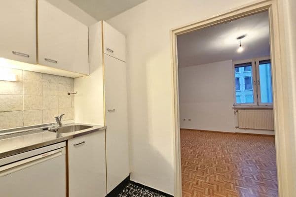 Prenájom bytu 1-izbový 26 m², Luisenstraße 60a, München, Bavorsko Prenájom bytu 1-izbový 26 m², Luisenstraße 60a, München, Bavorsko