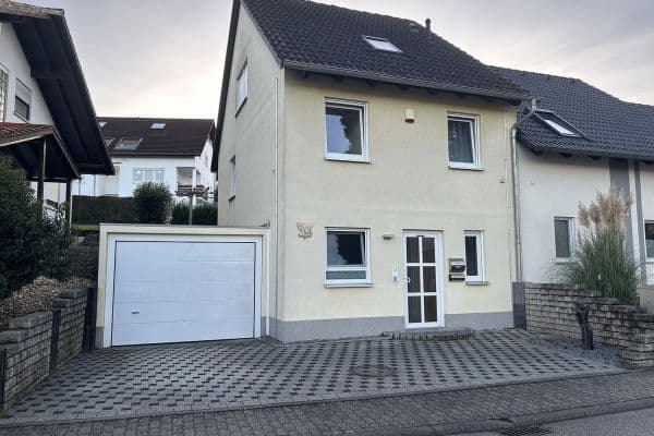 Predaj domu 118 m², pozemek 277 m², Mühlhausen Predaj domu 118 m², pozemek 277 m², Mühlhausen