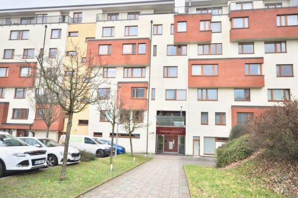 Prenájom bytu 4-izbový 122 m², Nad Okrouhlíkem, Praha Prenájom bytu 4-izbový 122 m², Nad Okrouhlíkem, Praha