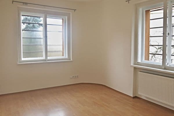 Prenájom bytu 1-izbový 25 m², Na Cihlářce, Praha Prenájom bytu 1-izbový 25 m², Na Cihlářce, Praha