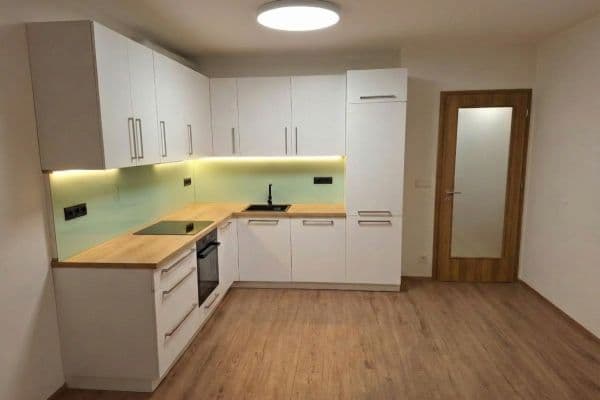 Prenájom bytu 2-izbový 65 m², Tovární, Liberec Prenájom bytu 2-izbový 65 m², Tovární, Liberec