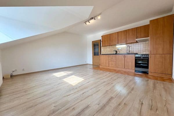 Prenájom bytu 2-izbový 58 m², Litovická, Hostivice Prenájom bytu 2-izbový 58 m², Litovická, Hostivice