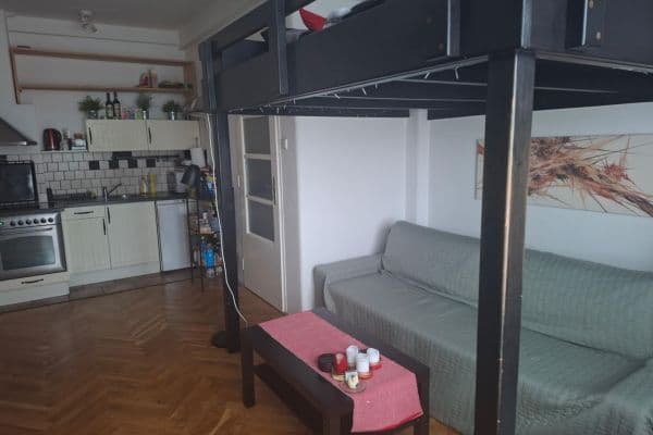 Prenájom bytu 1-izbový 32 m², Tusarova, Praha Prenájom bytu 1-izbový 32 m², Tusarova, Praha