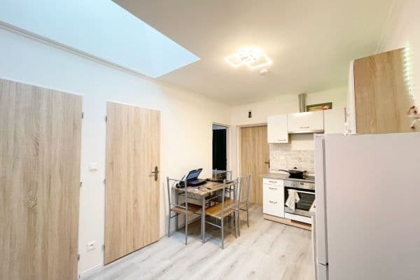 Prenájom bytu 3-izbový 56 m², Světova, Praha Prenájom bytu 3-izbový 56 m², Světova, Praha