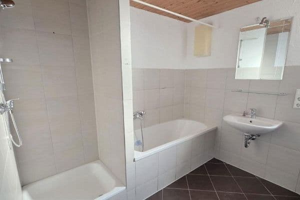 Prenájom bytu 2-izbový 68 m², Hohenstaufenstr. 56, Pforzheim, Bádensko-Wurttembersko Prenájom bytu 2-izbový 68 m², Hohenstaufenstr. 56, Pforzheim, Bádensko-Wurttembersko