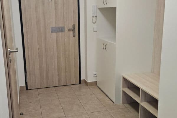 Prenájom bytu 2-izbový 62 m², Sinkulova, Praha Prenájom bytu 2-izbový 62 m², Sinkulova, Praha